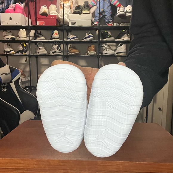 This is a pair of Jordan 11 Retro Crib Bootie 'Legend Blue' infant shoes size 2c - Picture 2 of 6